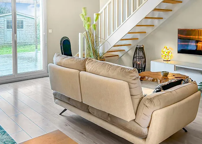 Maison Lumineuse, Terrasse, à 10 Min Des Plages